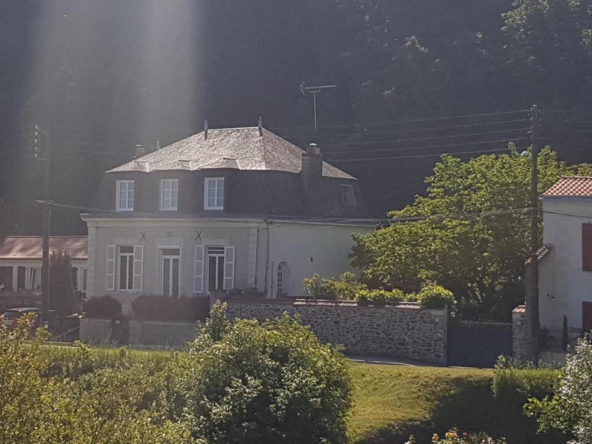 Lucriolla Hotel Oree-d'Anjou ภายนอก รูปภาพ