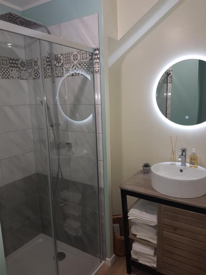 Lucriolla Hotel Oree-d'Anjou ภายนอก รูปภาพ